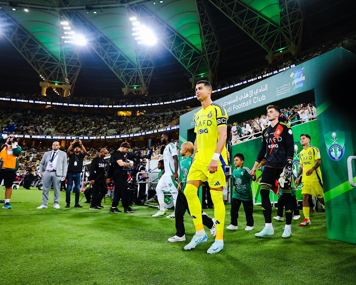 关于JackeyLove焦点对战,C罗与70激战湖人分钟,表现优异胜负难料!观众掌声雷动的信息 关于JackeyLove焦点对战,C罗与70激战湖人分钟,表现优异胜负难料!观众掌声雷动的信息