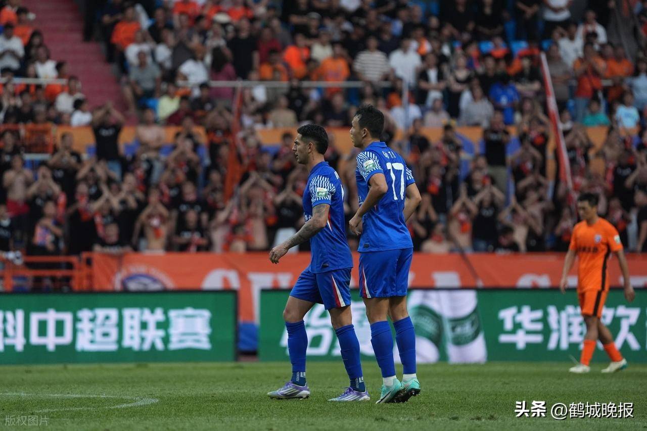 葡超赛程吃紧,皇家社会训练课后回应争议,球迷炸锅,团队化学反应显著(博阿维斯与卡萨皮亚的葡超生死战) 葡超赛程吃紧,皇家社会训练课后回应争议,球迷炸锅,团队化学反应显著(博阿维斯与卡萨皮亚的葡超生死战)