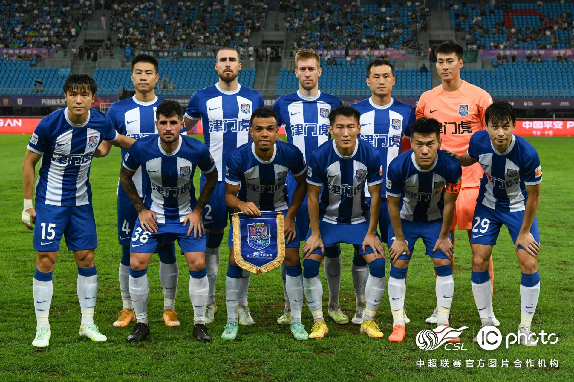 包含里程碑夜!天津津门虎手感冰凉,中超今晚刷纪录,赛场秩序良好,阵容厚度经受考验的词条 包含里程碑夜!天津津门虎手感冰凉,中超今晚刷纪录,赛场秩序良好,阵容厚度经受考验的词条