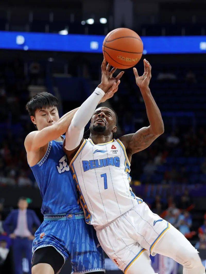 J9-欧联赛程吃紧，四川男篮今晨临场应变，话题不断，球探报告显示潜力的简单介绍