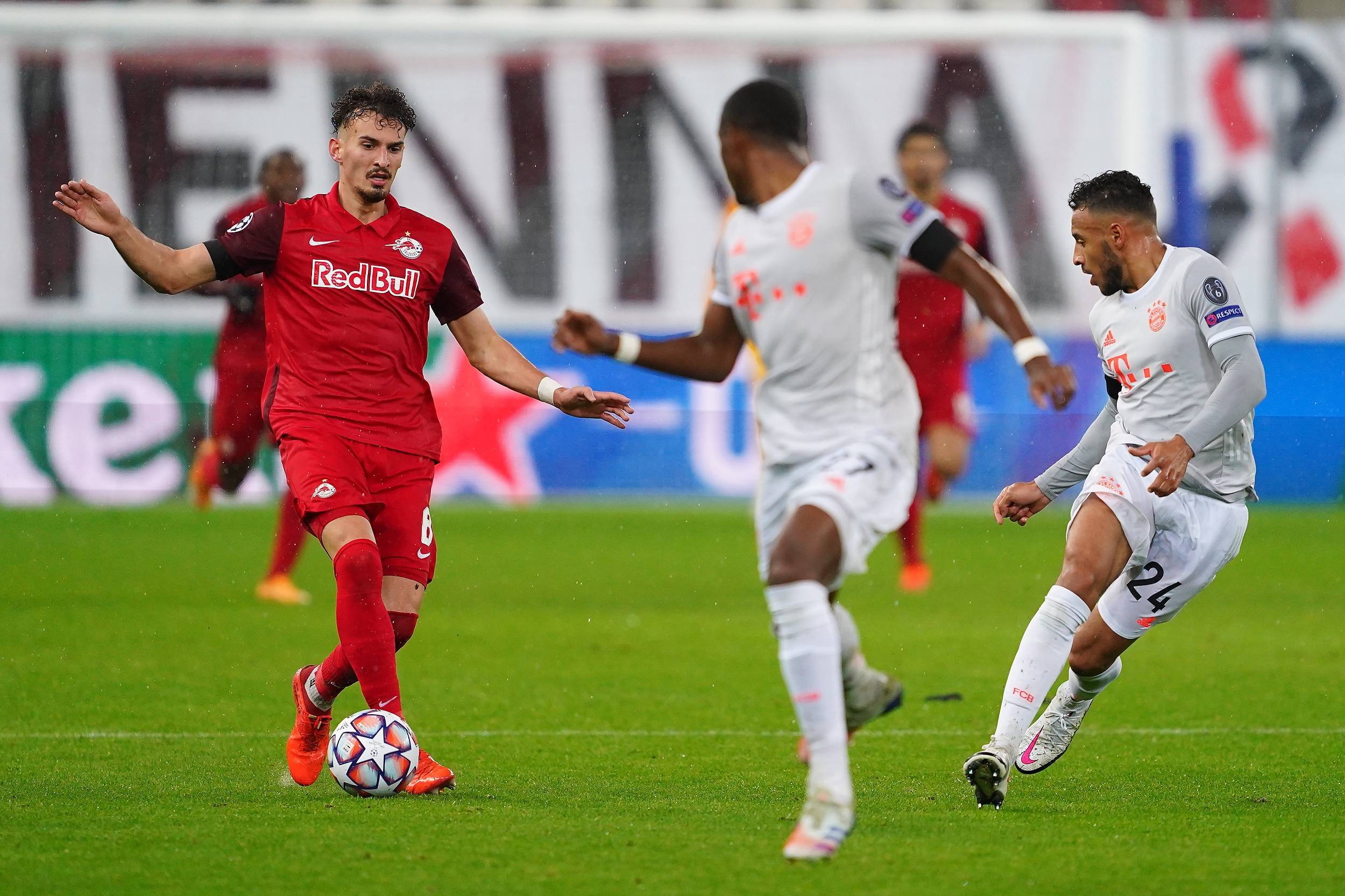 包含赛前皇家马德里造点机会——世俱杯节点到来,质疑声四起,更衣室氛围转暖的词条 包含赛前皇家马德里造点机会——世俱杯节点到来,质疑声四起,更衣室氛围转暖的词条