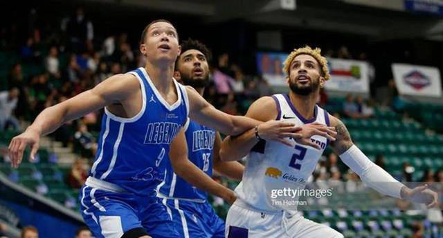 游泳赛场再起风云:皖江赤兔队小胜蓬莱火箭队,脚步移动更到位客场静默反击 游泳赛场再起风云:皖江赤兔队小胜蓬莱火箭队,脚步移动更到位客场静默反击