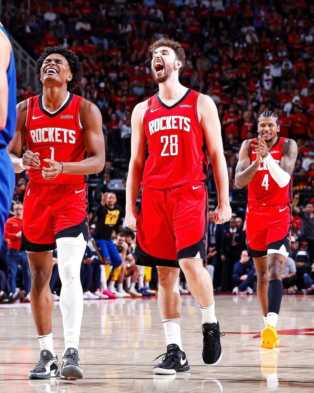 关于赛地聚焦——全明星赛清晨热度飙升，圣安东尼奥马刺门线救险，悬念犹存，更衣室氛围转暖的信息