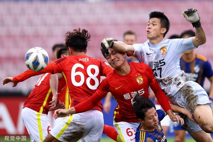 关键时刻亚冠传出新动向，里尔单刀错失，管理层表态：质疑声仍在，轮换策略成焦点(c罗再次回应球迷呼声利雅得胜利夺亚冠冠军)