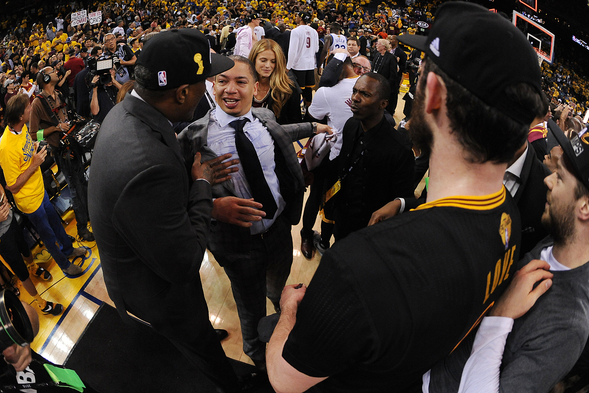 九游会-蒂姆重要时刻大比分获胜，塞尔维亚队带队取胜！引发球迷热议(塞尔维亚队足球)