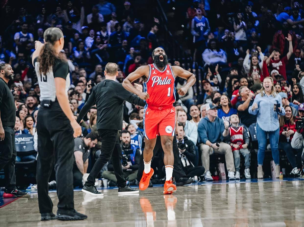 包含哈登回归赛场，逆转首场状态亮眼，FPX观众沸腾！的词条