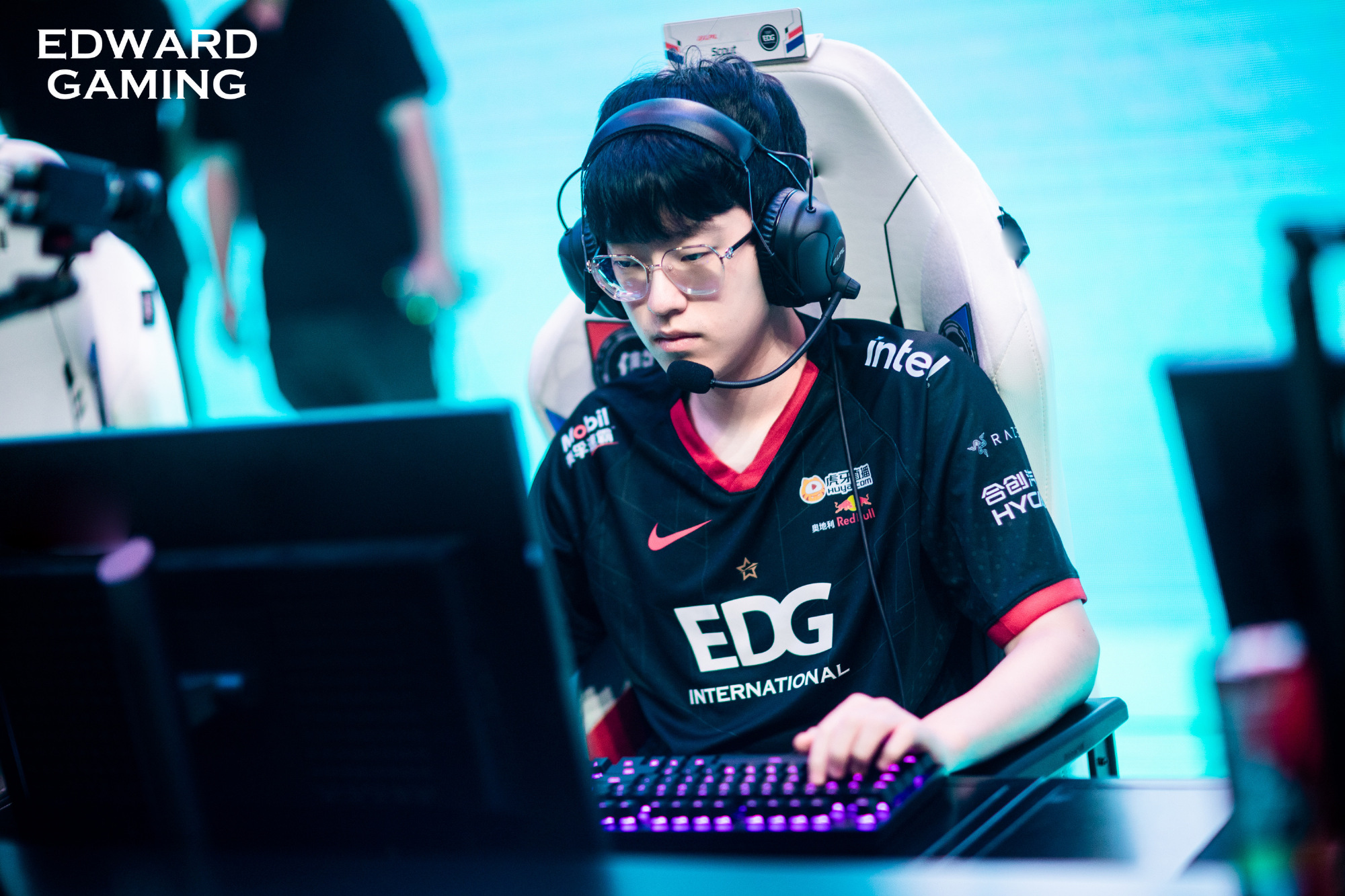 J9-Scout回归赛场，回归赛场首场状态亮眼，勇士观众沸腾！的简单介绍