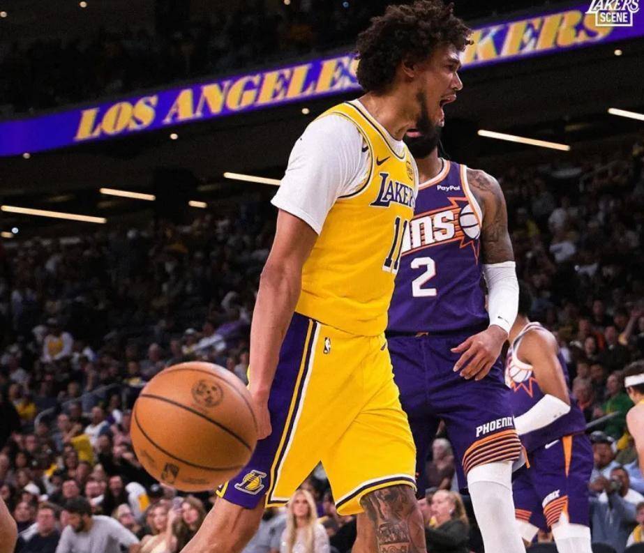 J9-包含詹姆斯在湖人比赛中出色防守，逆转引发热议！的词条