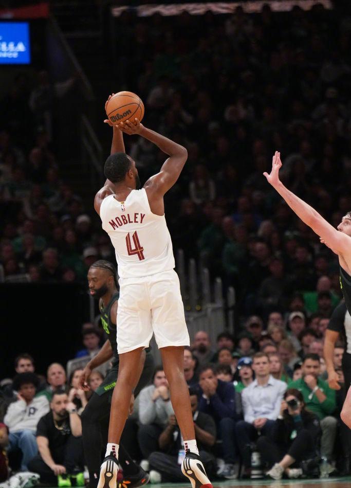 J9-塔图姆连续十场比赛得分超过赛况扑朔迷离，DWG挑战极限！的简单介绍