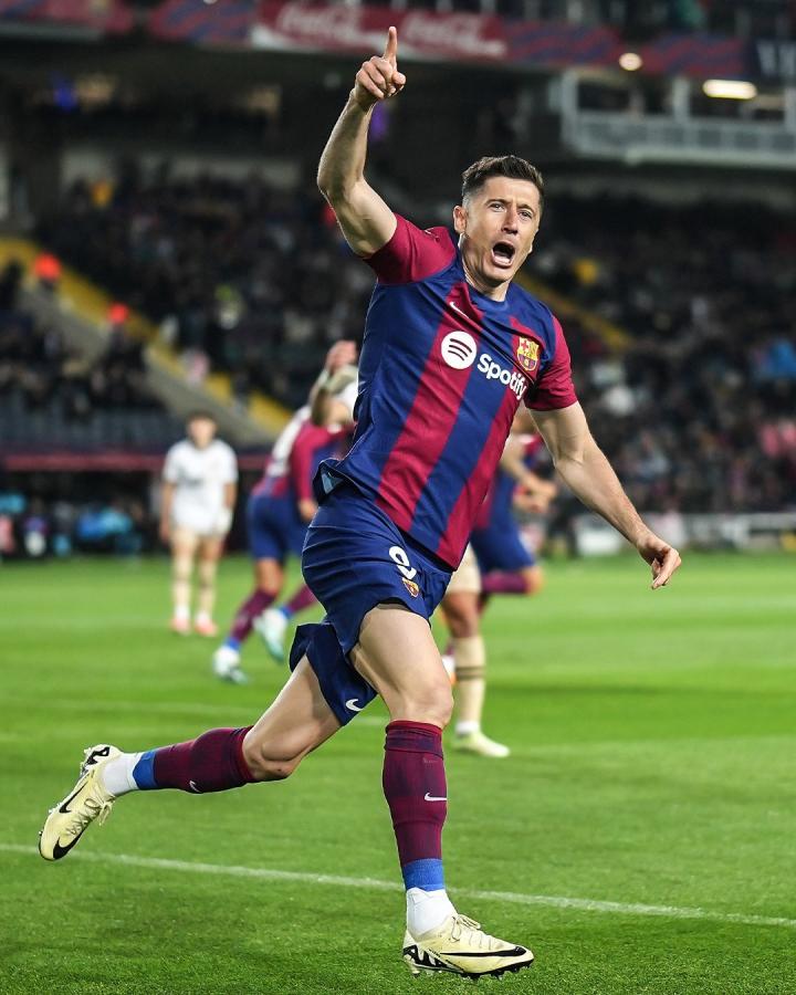 J9-莱万多夫斯基新星回归赛场表现惊艳，TL未来可期！的简单介绍