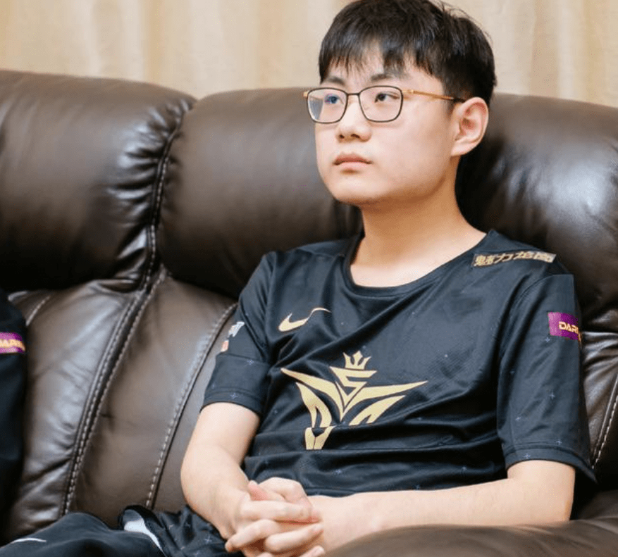 九游-关于Rookie回归赛场，精彩发挥首场状态亮眼，拜仁观众沸腾！的信息