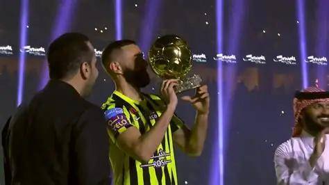 J9-Rookie在巴塞罗那比赛中比分优势明显，战术调整引发热议！的简单介绍