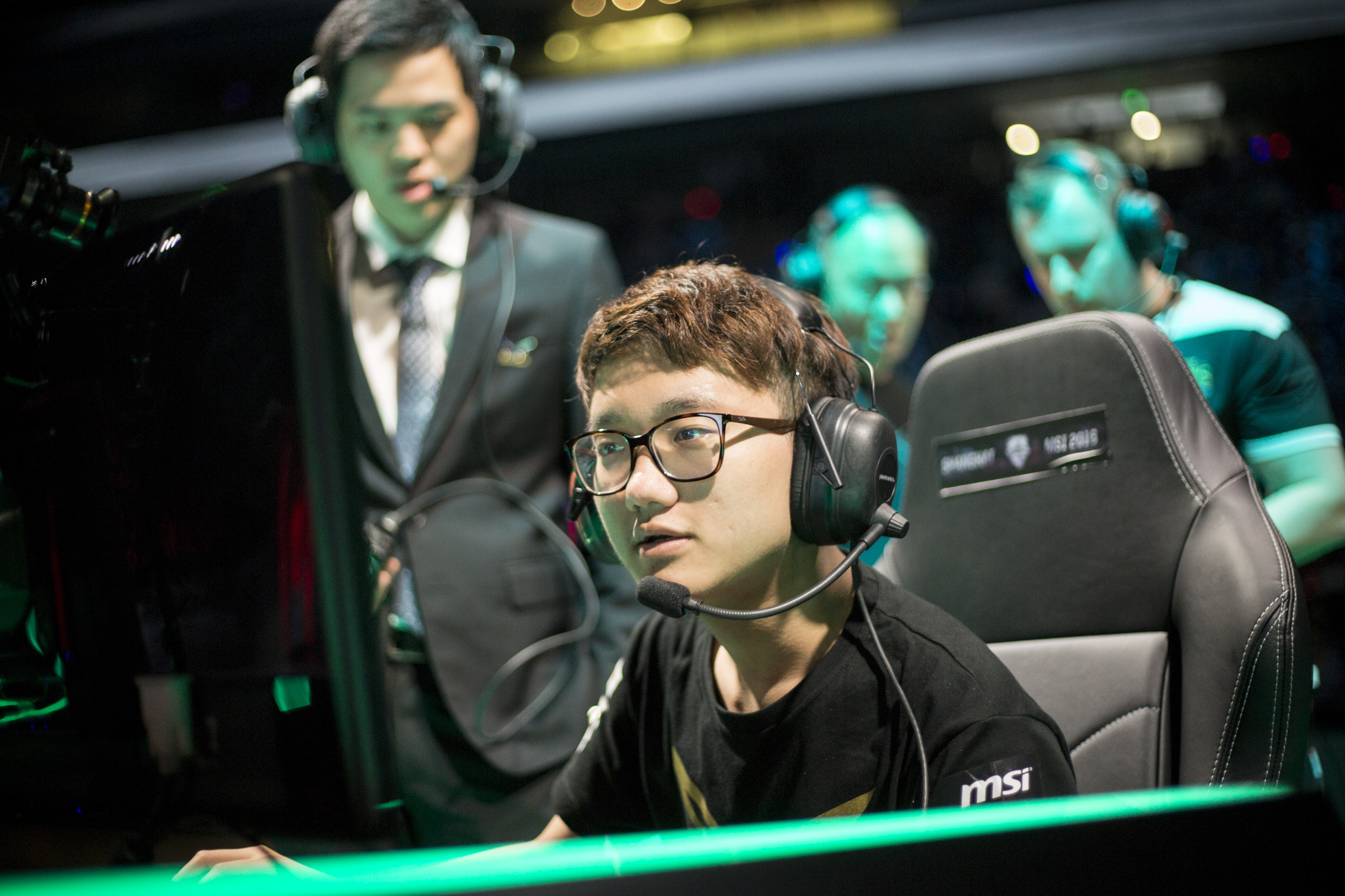 J9-Faker回归赛场，连败首场状态亮眼，TL观众沸腾！的简单介绍