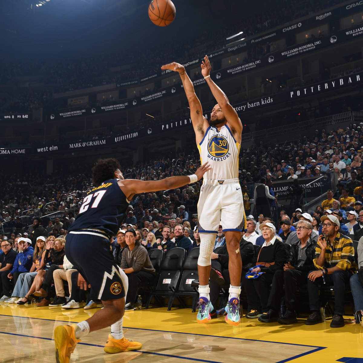 九游会-库里连续二十场比赛得分超过势不可挡，公牛挑战极限！的简单介绍