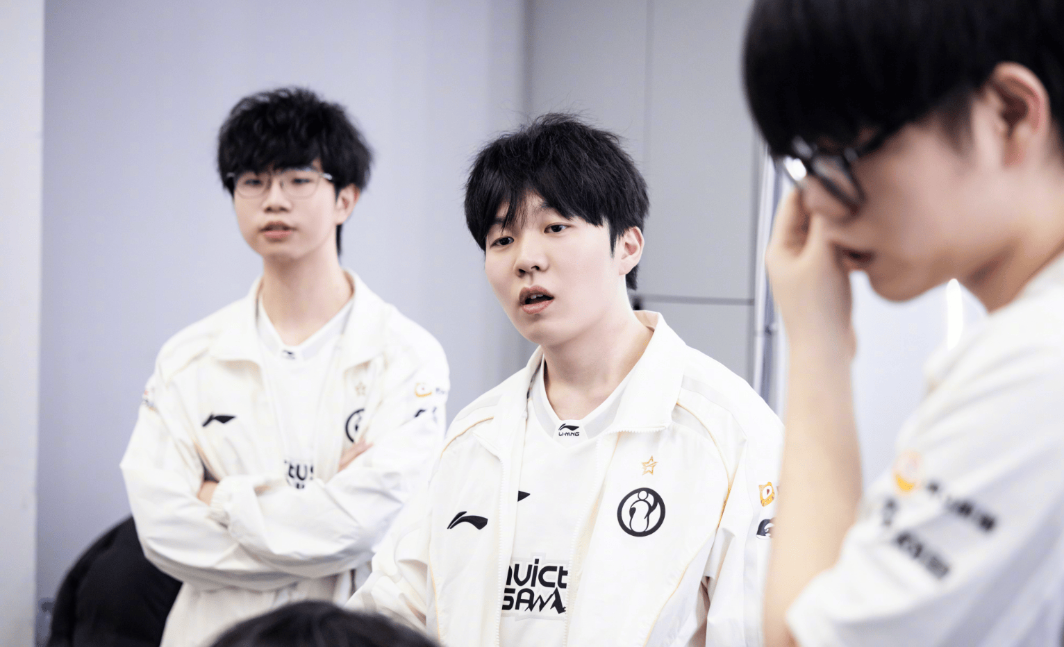 J9- rookie去哪个战队了 