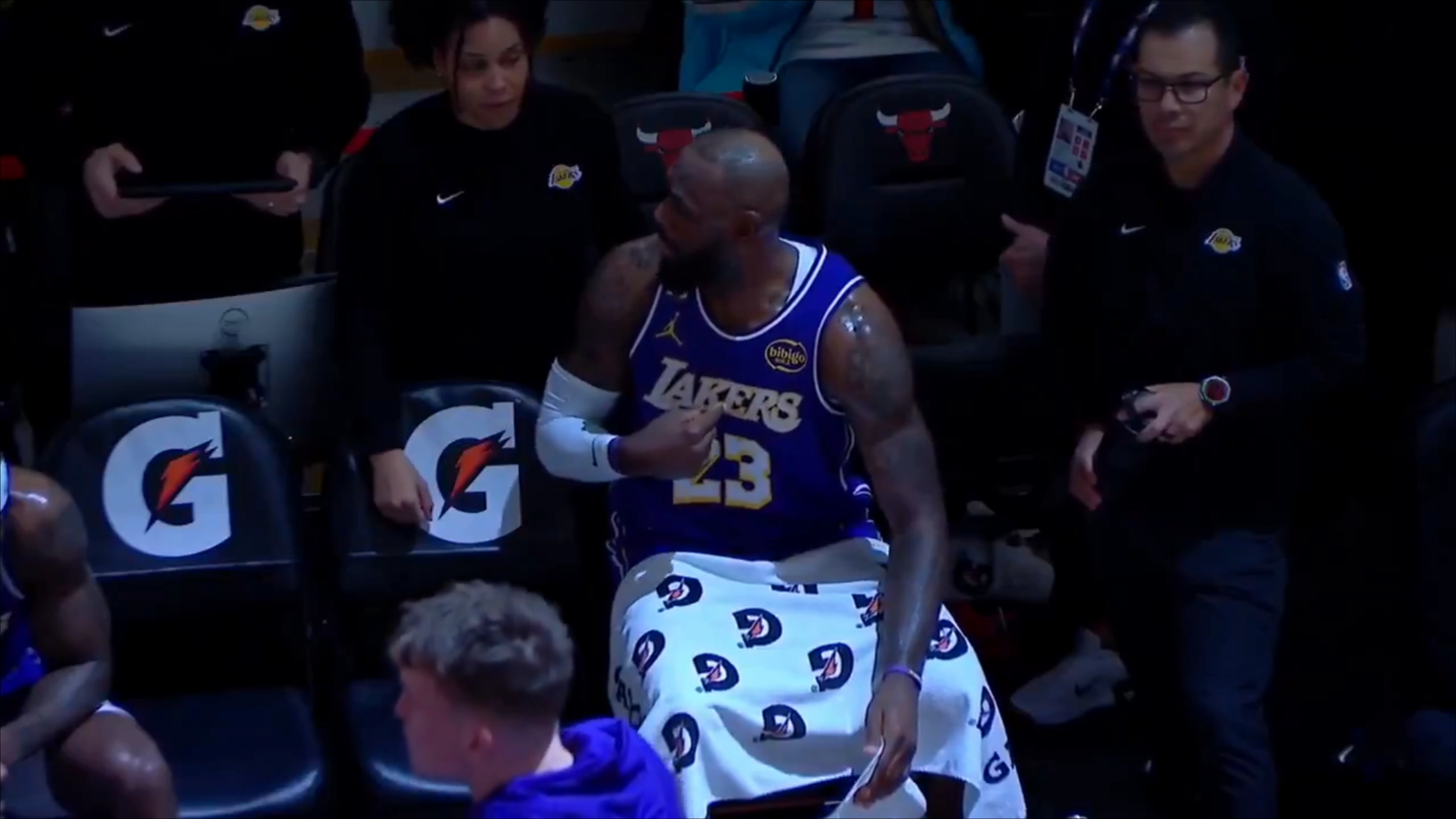 J9-东契奇关键节点关键助攻，湖人带队取胜！的简单介绍