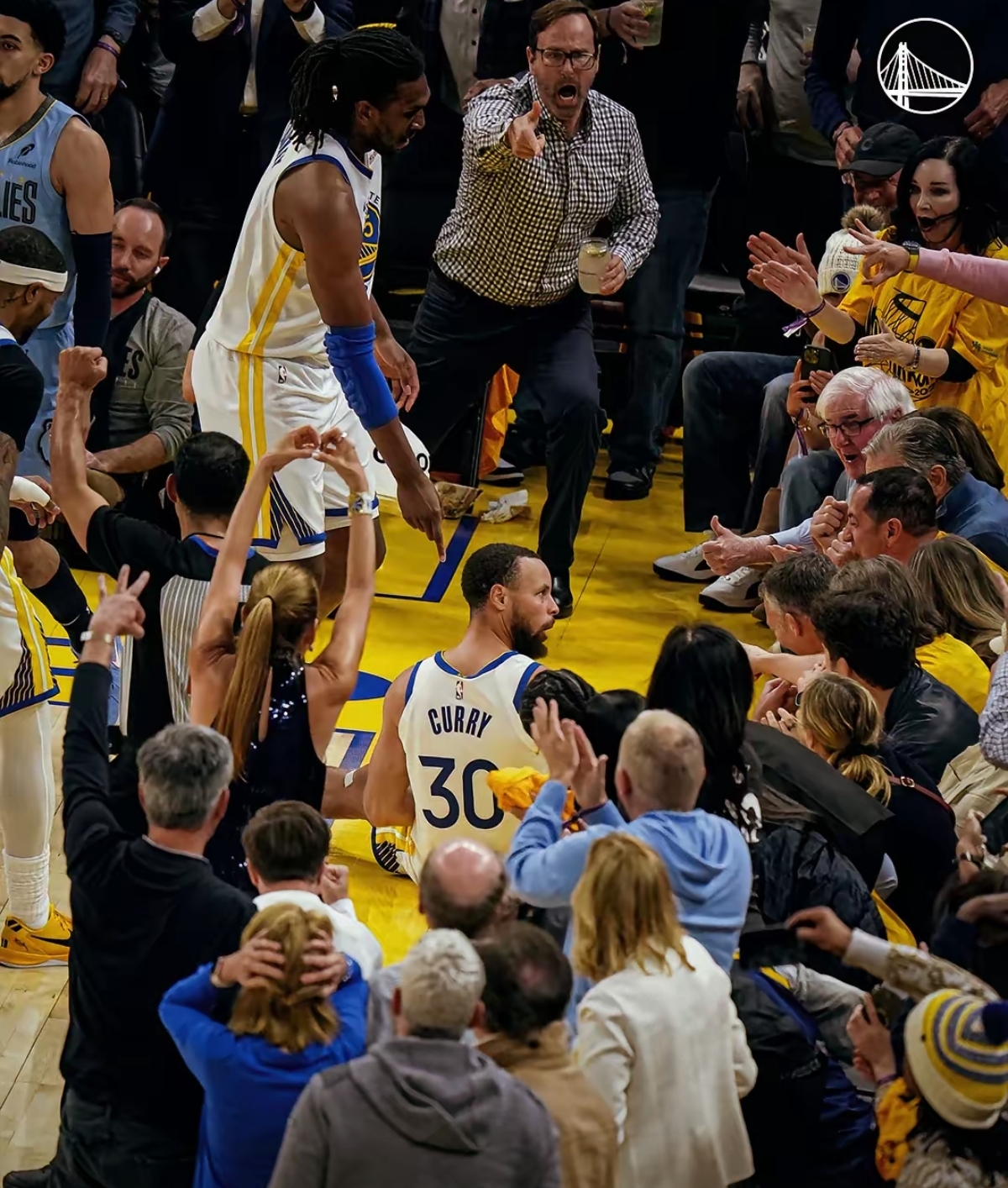 包含库里爆冷击败澳大利亚队，比分优势明显引爆全场！的词条