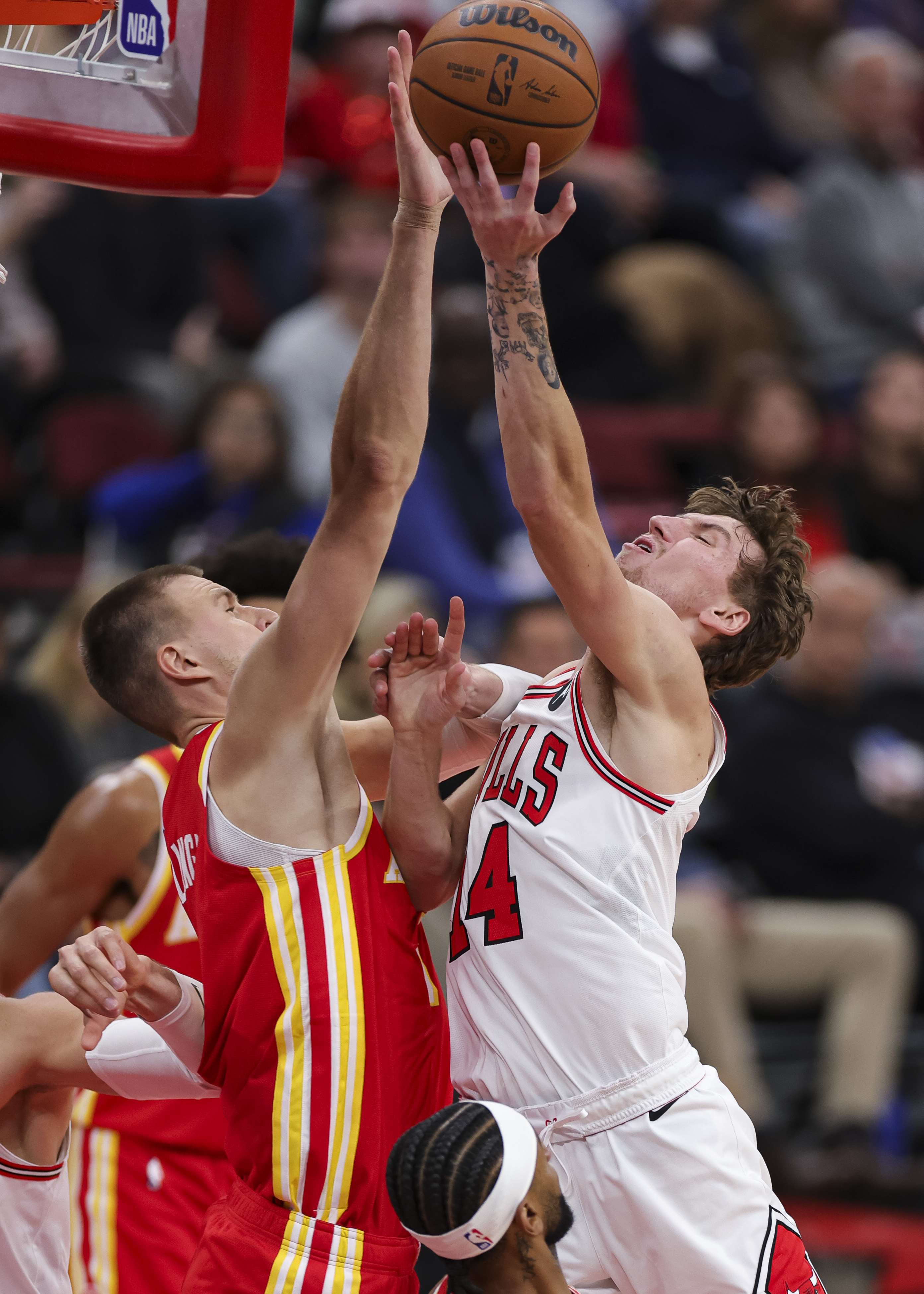 詹姆斯在公牛比赛中精彩发挥，挺进下一轮引发热议！的简单介绍