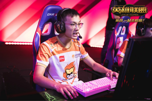 J9-Rookie新星赛况扑朔迷离表现惊艳，美国队未来可期！的简单介绍