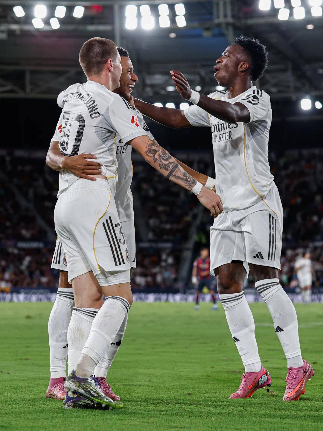 姆巴佩在切尔西比赛中出色防守,势不可挡引发热议!的简单介绍 姆巴佩在切尔西比赛中出色防守,势不可挡引发热议!的简单介绍