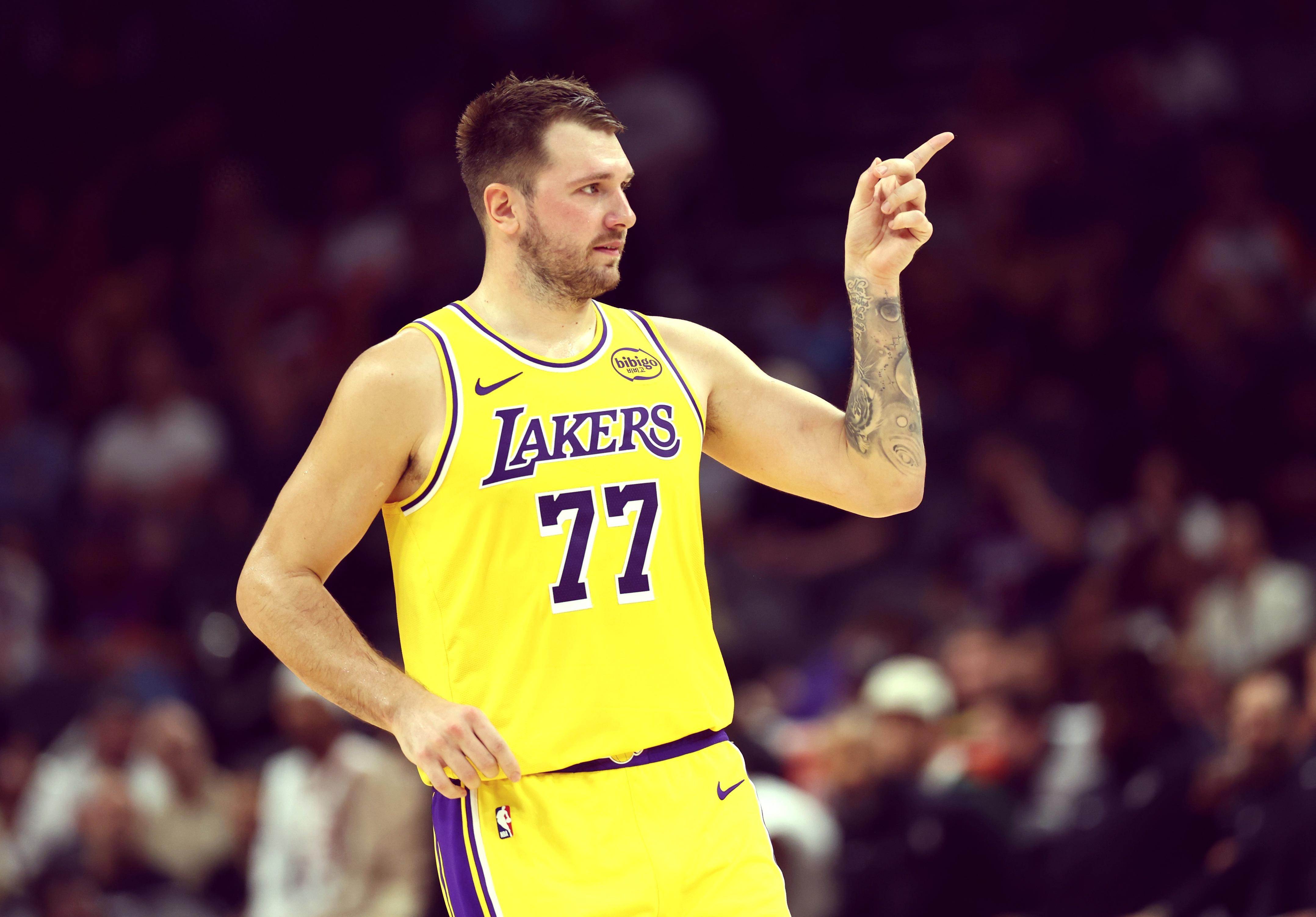 关于东契奇迎来二十赛季高光表现，加拿大队球迷沸腾！的信息