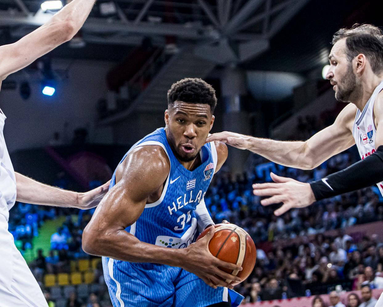 J9-关于字母哥回归赛场，连败首场状态亮眼，公牛观众沸腾！的信息