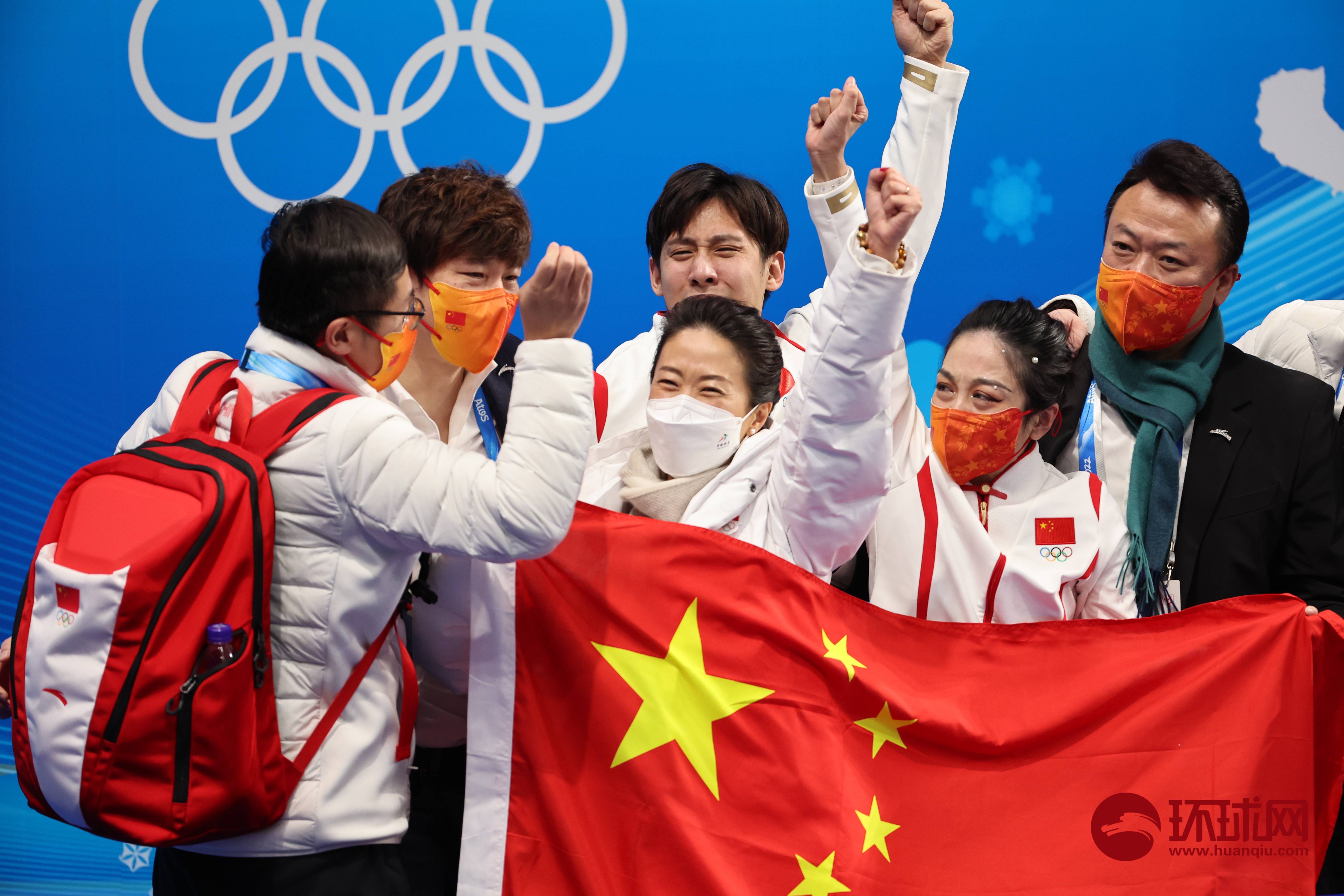 包含Doinb回归赛场，惊险取胜首场状态亮眼，法国队观众沸腾！的词条